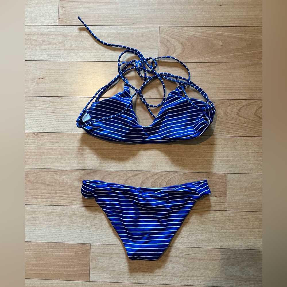 Bikini - Picture 2 of 3